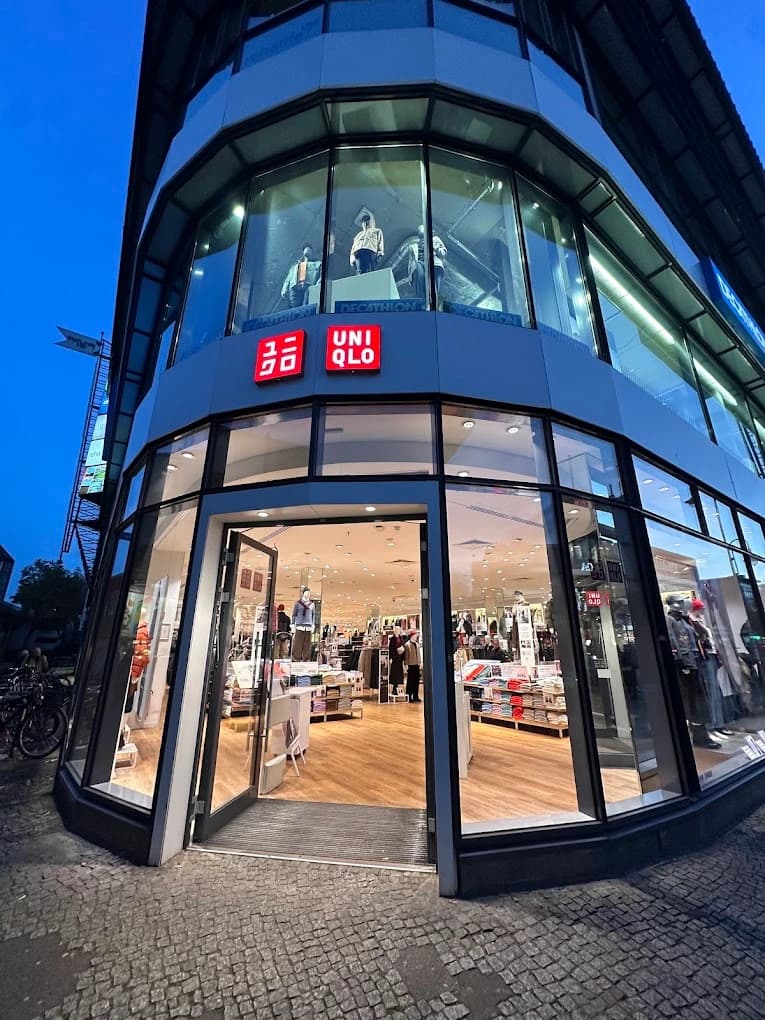 Uniqlo - Schloßstraße